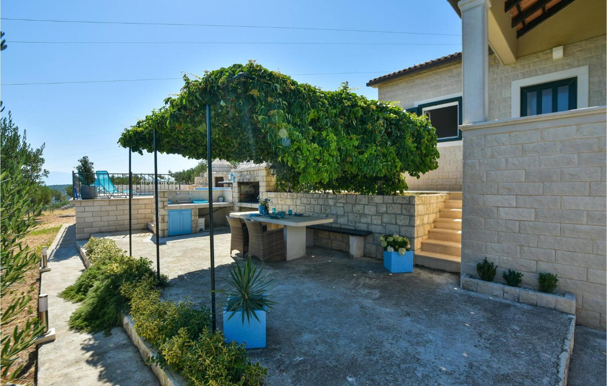Pet Friendly Home In Postira With Wifi Exterior foto